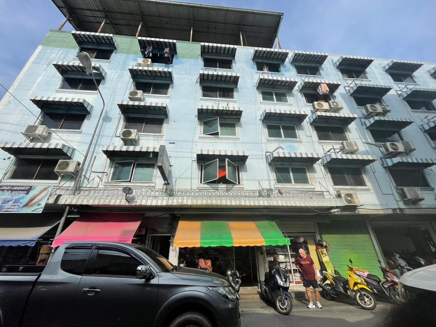 Oyo 75494 President Apartment Pattaya Luaran gambar