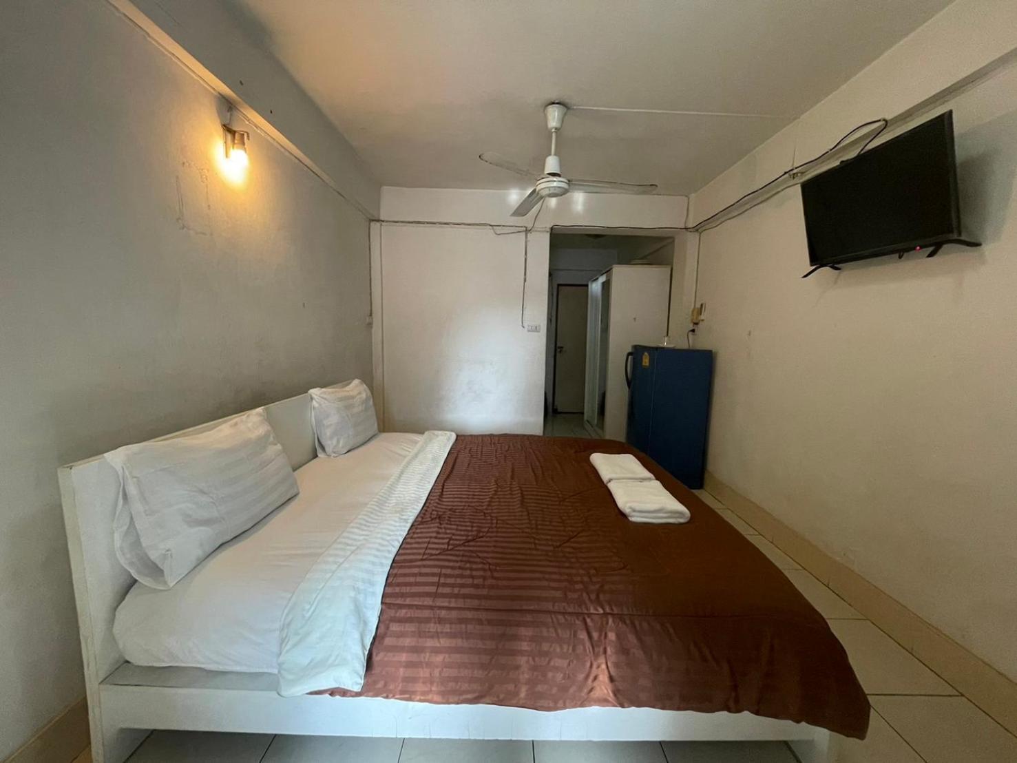 Oyo 75494 President Apartment Pattaya Luaran gambar