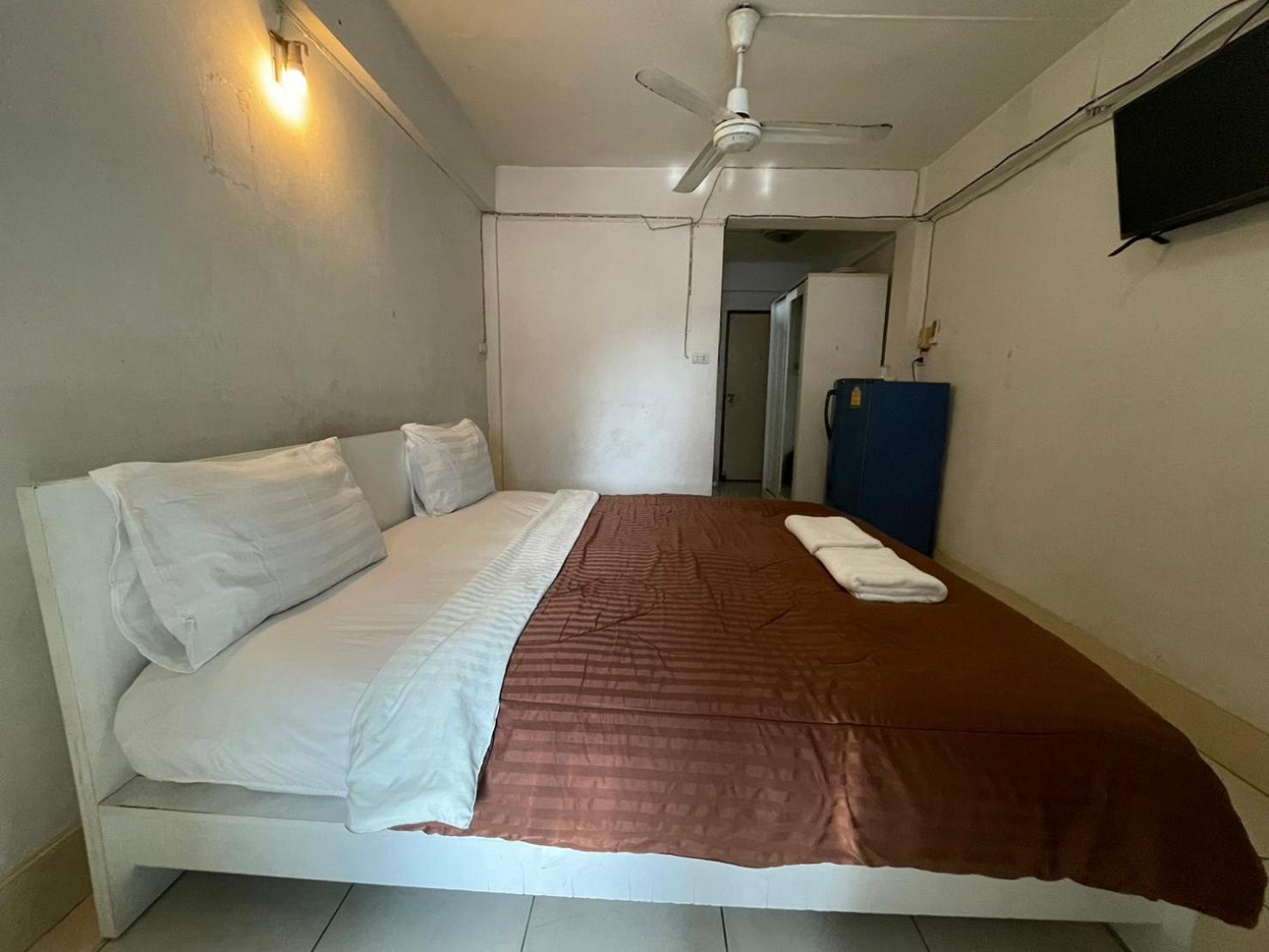 Oyo 75494 President Apartment Pattaya Luaran gambar