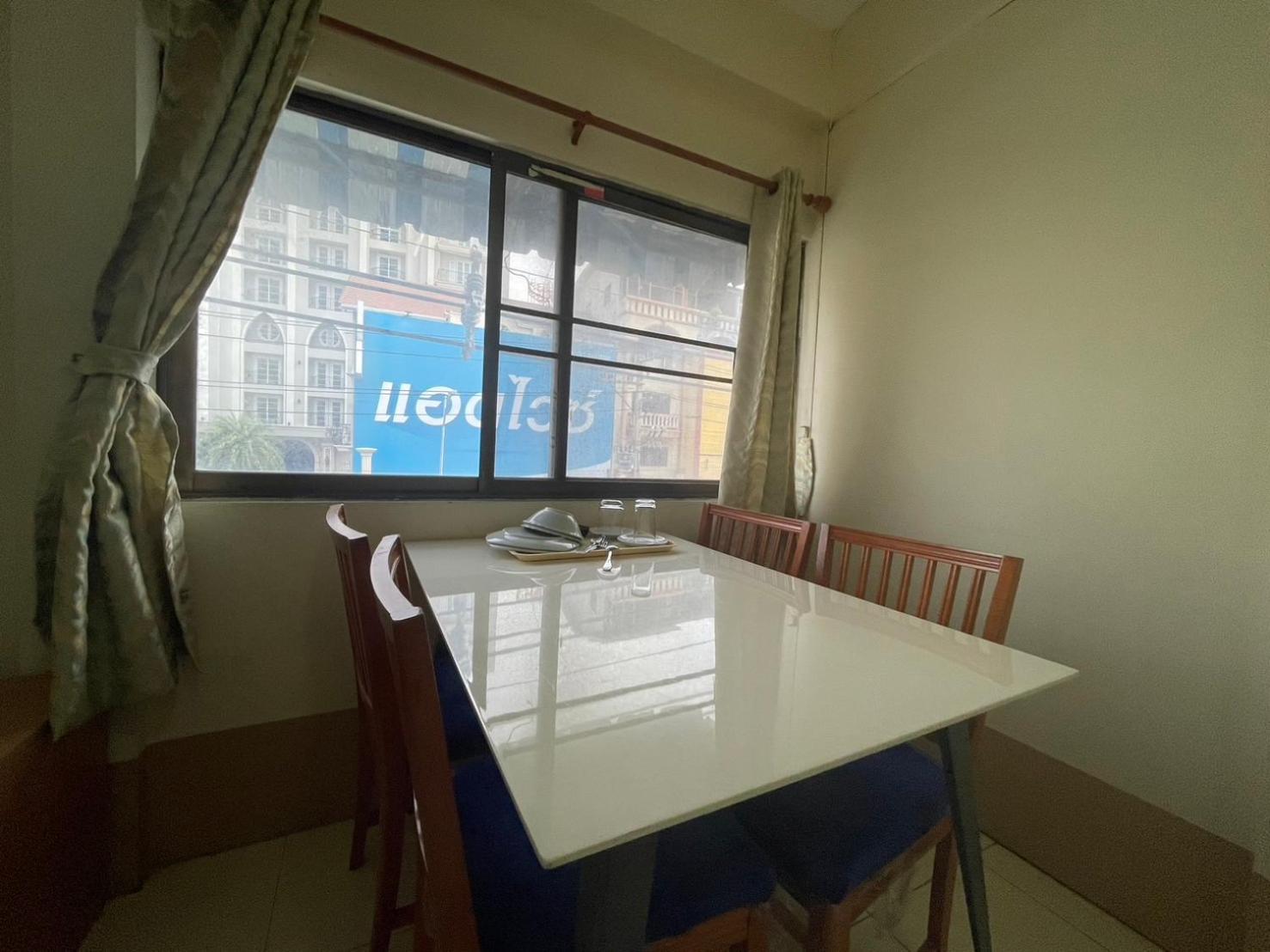 Oyo 75494 President Apartment Pattaya Luaran gambar
