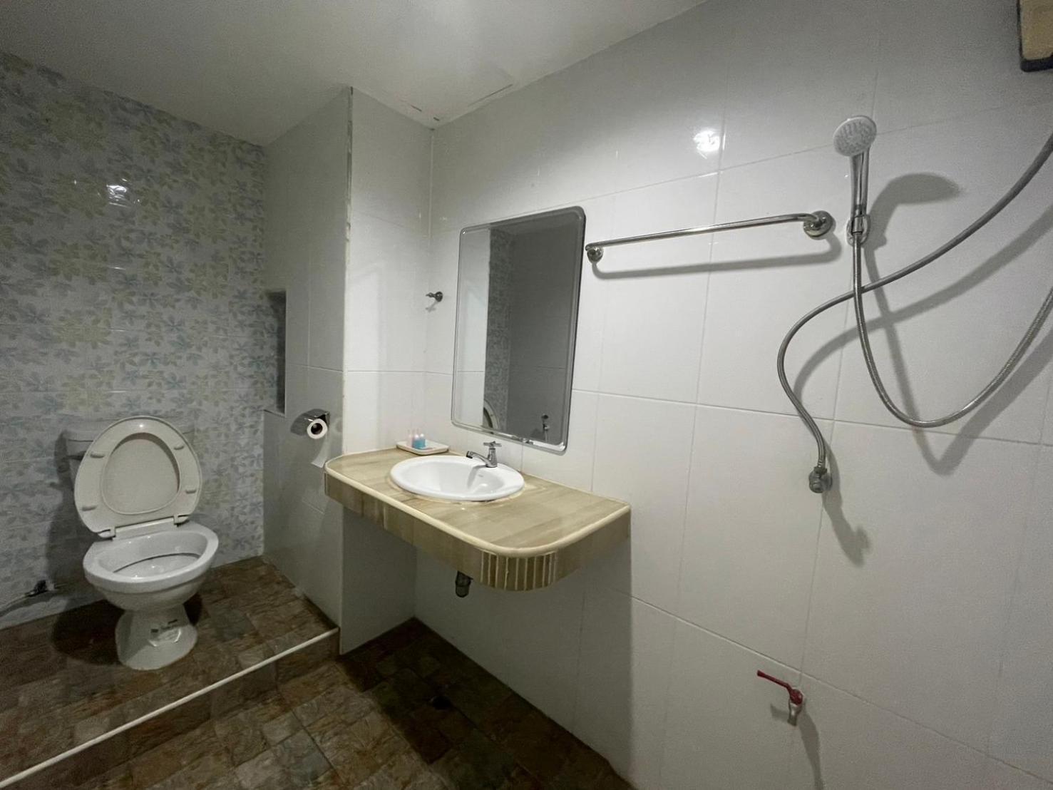 Oyo 75494 President Apartment Pattaya Luaran gambar
