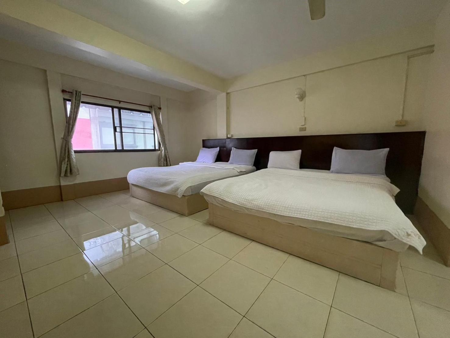 Oyo 75494 President Apartment Pattaya Luaran gambar