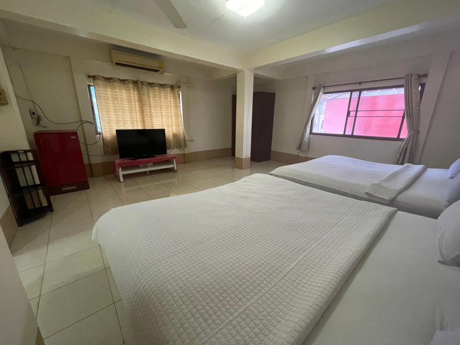 Oyo 75494 President Apartment Pattaya Luaran gambar