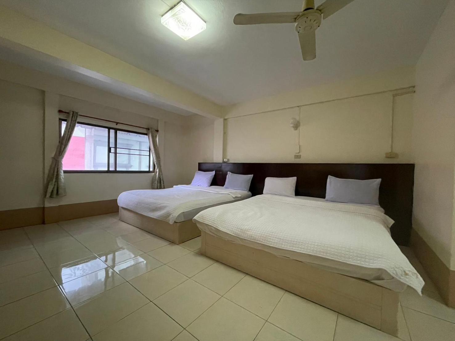 Oyo 75494 President Apartment Pattaya Luaran gambar