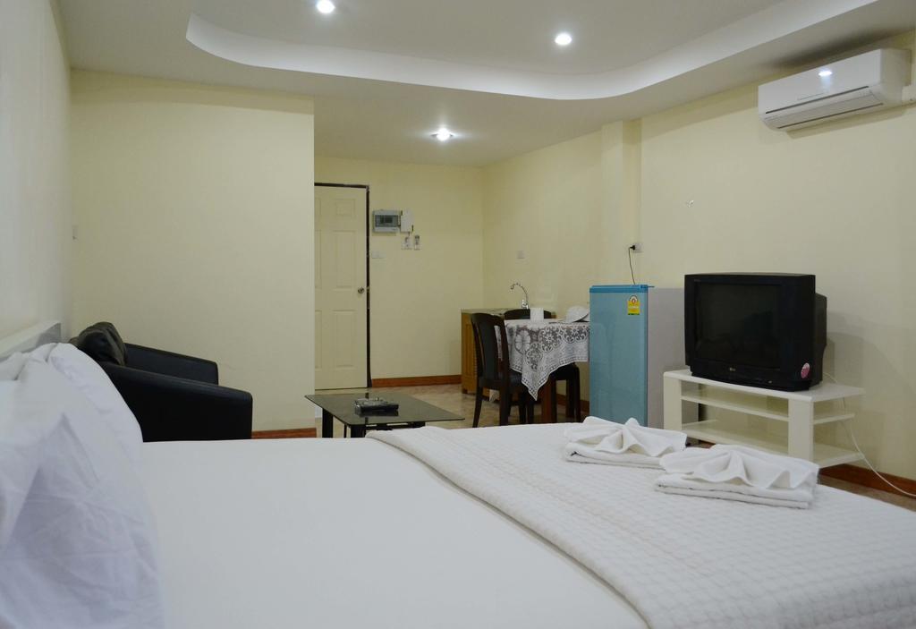 Oyo 75494 President Apartment Pattaya Bilik gambar