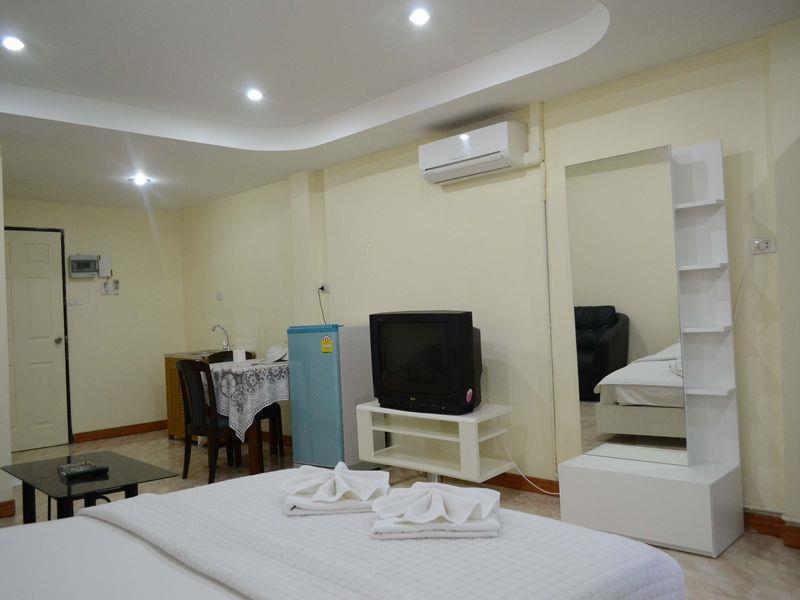 Oyo 75494 President Apartment Pattaya Luaran gambar