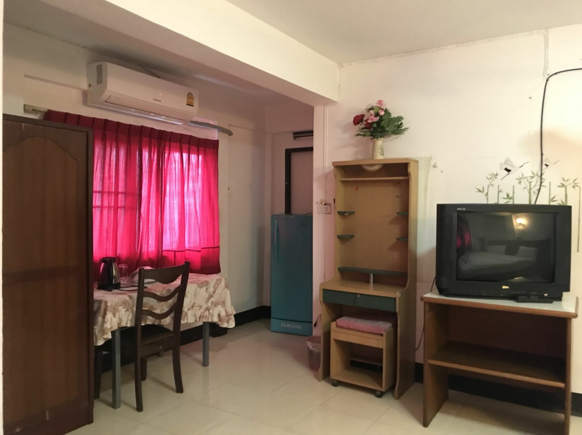 Oyo 75494 President Apartment Pattaya Luaran gambar