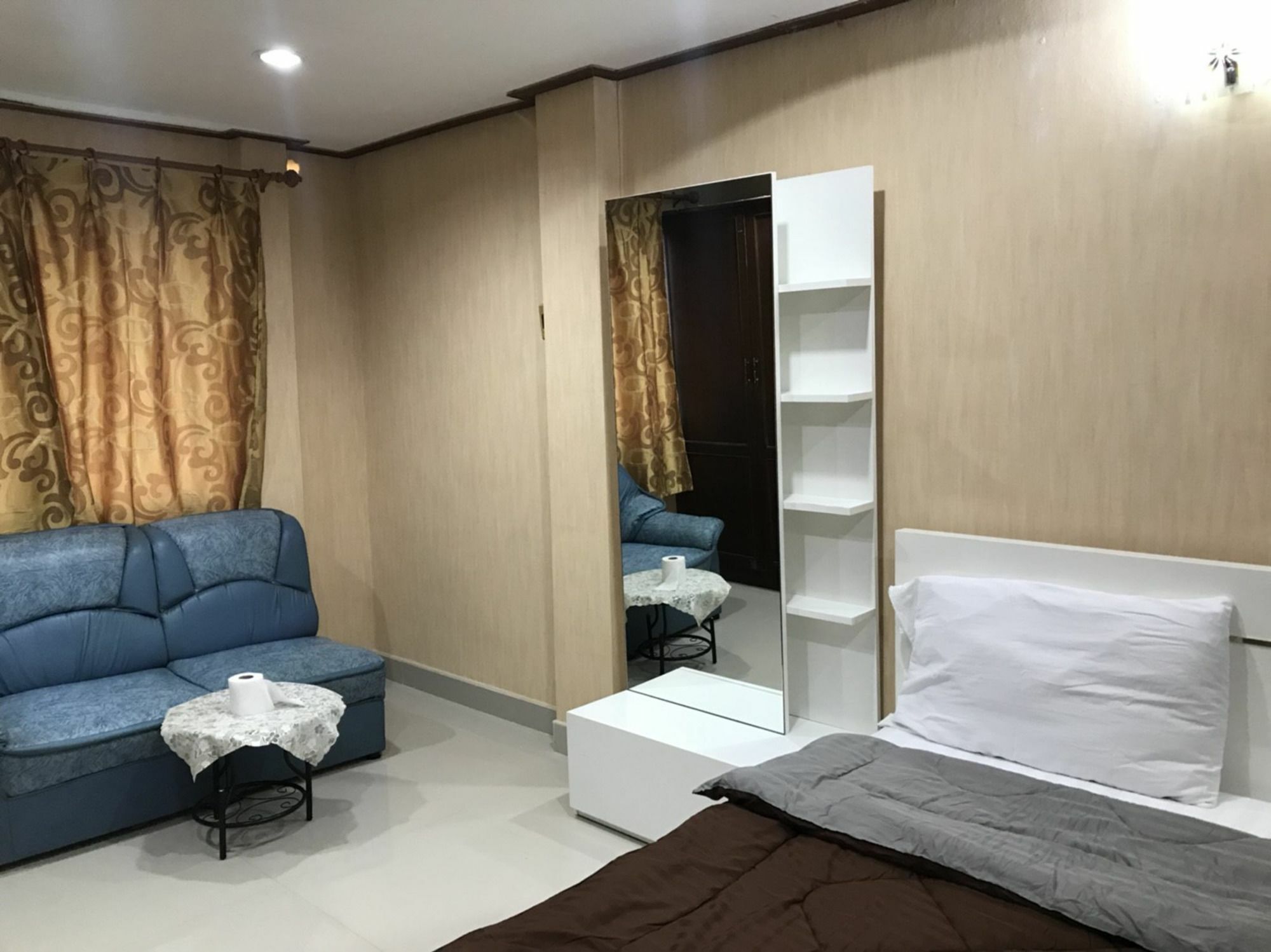 Oyo 75494 President Apartment Pattaya Luaran gambar