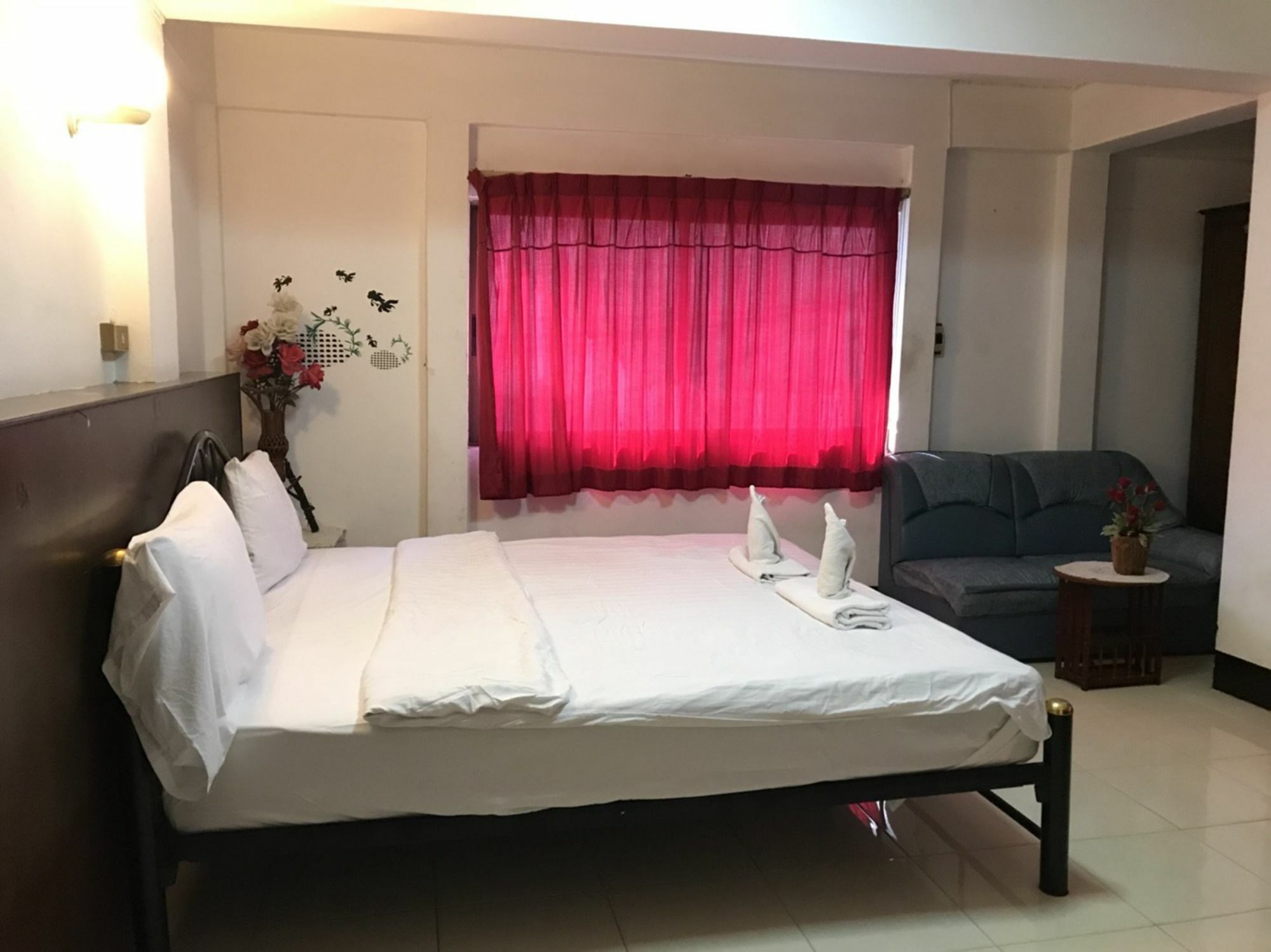 Oyo 75494 President Apartment Pattaya Luaran gambar